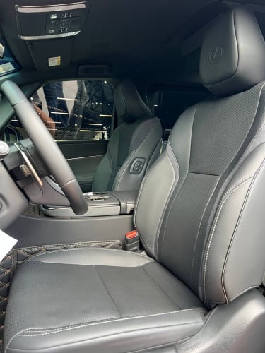 Lexus lm350h 2024 7seat full option សុី1ជុំថ្មីដូចខ្លាញ់គោ