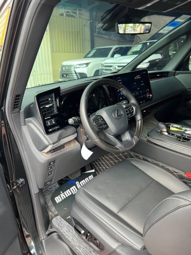 Lexus lm350h 2024 7seat full option សុី1ជុំថ្មីដូចខ្លាញ់គោ