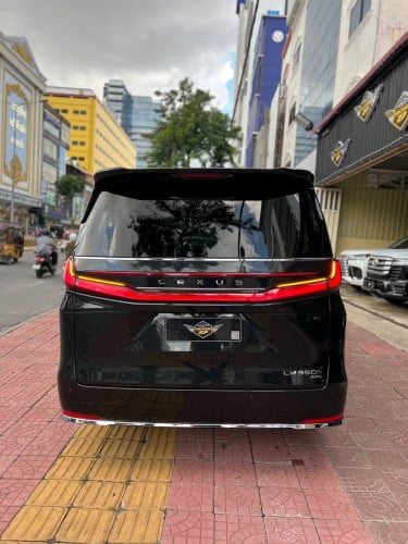 Lexus lm350h 2024 7seat full option សុី1ជុំថ្មីដូចខ្លាញ់គោ