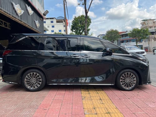Lexus lm350h 2024 7seat full option សុី1ជុំថ្មីដូចខ្លាញ់គោ