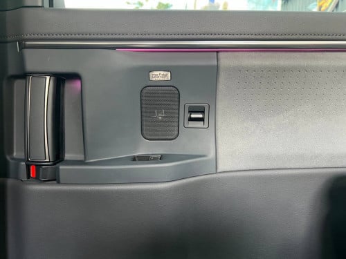 Lexus lm350h 2024 7seat full option សុី1ជុំថ្មីដូចខ្លាញ់គោ