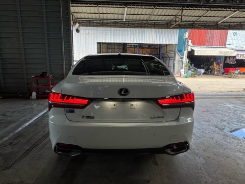 Lexus LS500 F-Sport Full Options គីឡូតិច ថ្នាំហ្សុីនមួយជុំ • ឆ្នាំផលិត : 2018