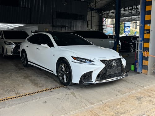 Lexus LS500 F-Sport Full Options គីឡូតិច ថ្នាំហ្សុីនមួយជុំ • ឆ្នាំផលិត : 2018