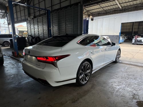 Lexus LS500 F-Sport Full Options គីឡូតិច ថ្នាំហ្សុីនមួយជុំ • ឆ្នាំផលិត : 2018