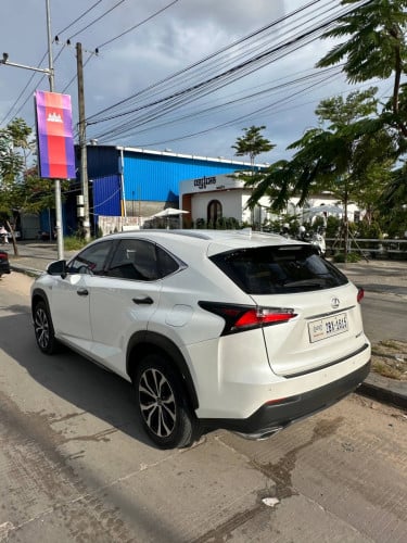 Lexus NX200T 2015 luxury ប៉ុង1 ប៉ូតុង5