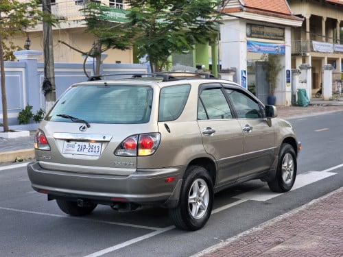 LEXUS RX300 ឆ្នាំ2001 ប៉ុង1