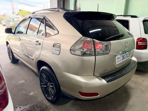 LEXUS RX330 2004 H-FULL ប៉ុងមួយ ពណ៌មាស ប្រភេទឡានមូលសានុំស្រីន ថ្មីខ្លាំង