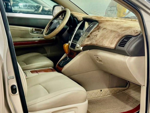 LEXUS RX330 2004 H-FULL ប៉ុងមួយ ពណ៌មាស ប្រភេទឡានមូលសានុំស្រីន ថ្មីខ្លាំង