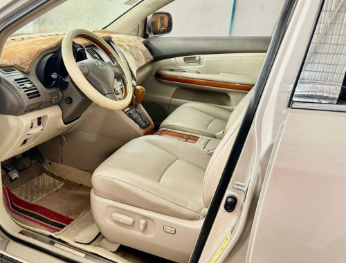 LEXUS RX330 2004 H-FULL ប៉ុងមួយ ពណ៌មាស ប្រភេទឡានមូលសានុំស្រីន ថ្មីខ្លាំង