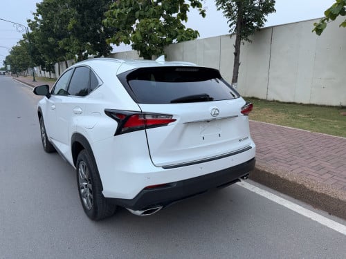Lxuse nx200t 2016 luxury up to F sport