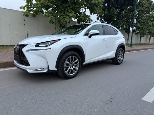 Lxuse nx200t 2016 luxury up to F sport