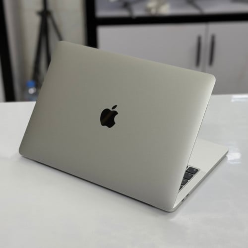 MacBook Pro M2 99%