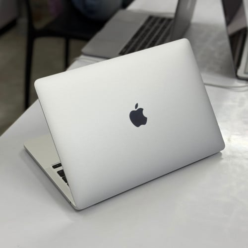 MacBook Pro M2 99%