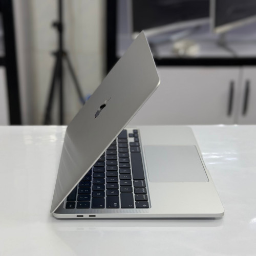 MacBook Pro M2 99%