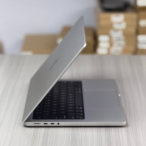 MacBook Pro M4 Max, 36GB, 1TB Condition 99% (Use Like new)