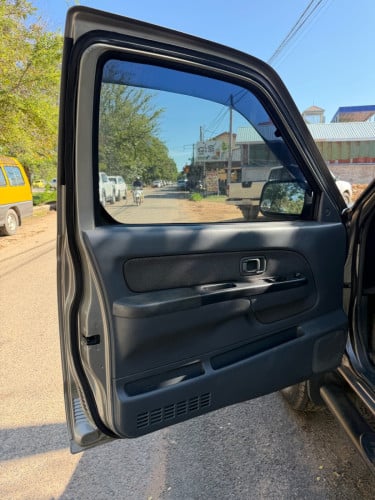 Nisan frontier 03-LPGហ្គាស់