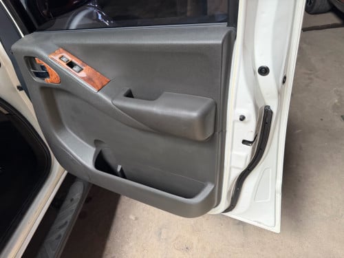 Nissan Frontier 05 ប៉ុង1ដំបូលបេីកហ្វូលអប់សិនរំលស់សុត100%
