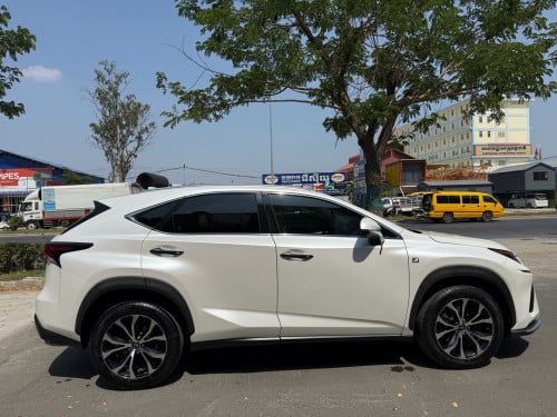 NX 200t 2016