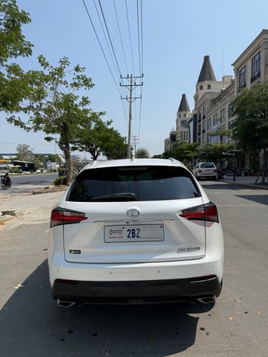 NX 200t 2016