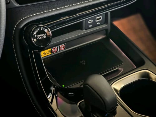 NX350h F-Sport ពណ៍ខ្មៅក្នុង ខ្មៅក្រៅ មានតែ1ប៉ុណ្ណោះ