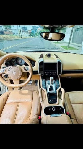 Porsche cayenne 2012