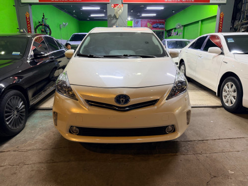 Prius V 2012 option 5