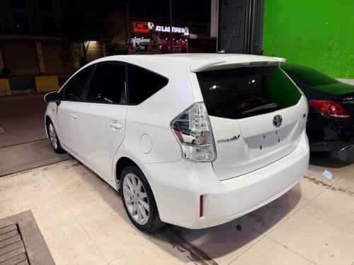 Prius V 2012 option 5