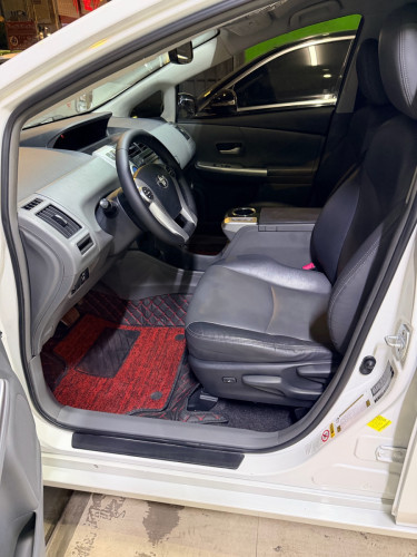 Prius V 2012 option 5