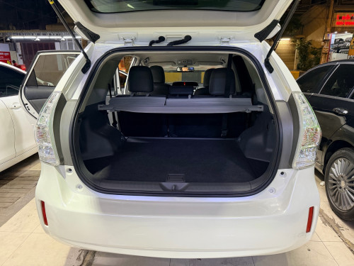 Prius V 2012 option 5