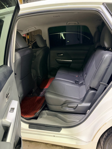 Prius V 2012 option 5