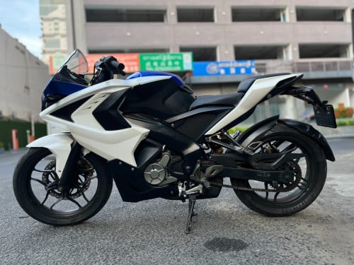 Pulsar 200RS 2018.  ពណ៌​ ស​ ខៀវ​ $1199 ចរចា​