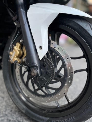 Pulsar 200RS 2018.  ពណ៌​ ស​ ខៀវ​ $1199 ចរចា​
