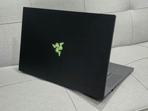 Razer Blade Pro 17 2K 165Hz ស្អាត​ខ្លាំង​