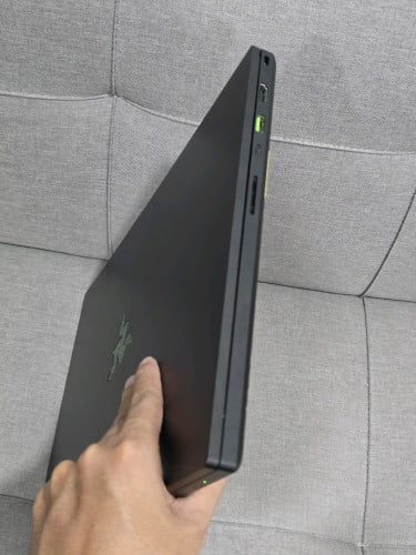 Razer Blade Pro 17 2K 165Hz ស្អាត​ខ្លាំង​