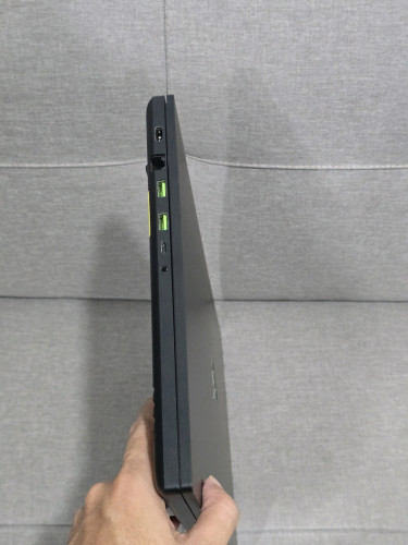 Razer Blade Pro 17 2K 165Hz ស្អាត​ខ្លាំង​