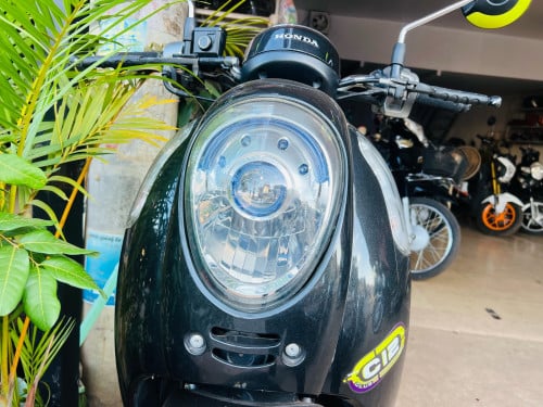 Scoopy 015 ឡើង 023 ស្អាត