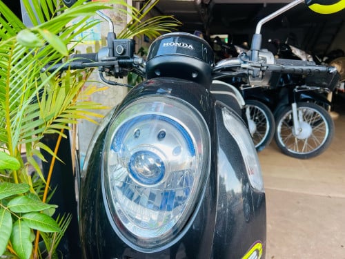 Scoopy 015 ឡើង 023 ស្អាត