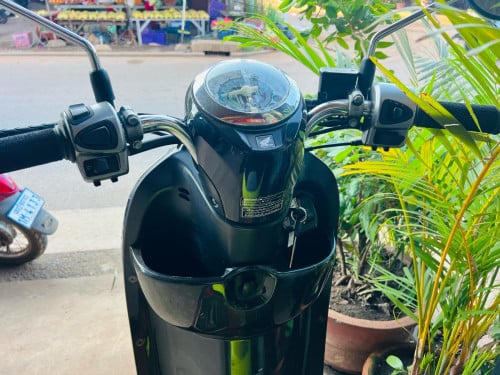 Scoopy 015 ឡើង 023 ស្អាត