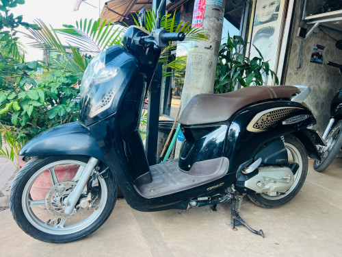 Scoopy 020 ខ្មៅស្អាត