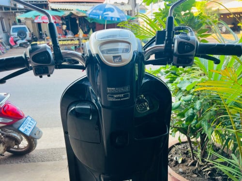 Scoopy 020 ខ្មៅស្អាត