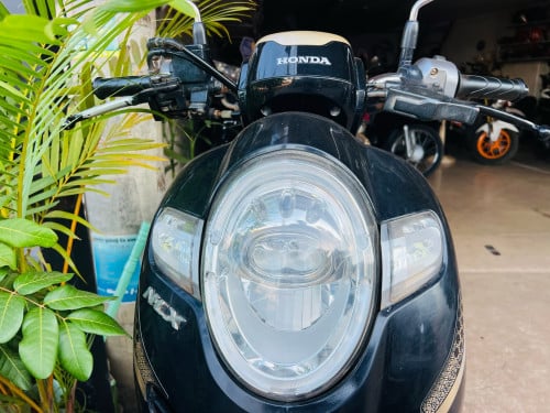 Scoopy 020 ខ្មៅស្អាត