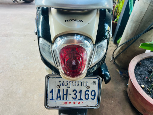 Scoopy 020 ខ្មៅស្អាត