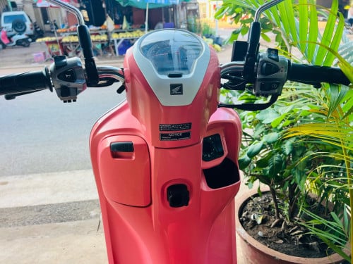 Scoopy 2024 smart key ស្អាត