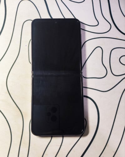 Sell Samsung Galaxy z flip 4 97% 8/128G