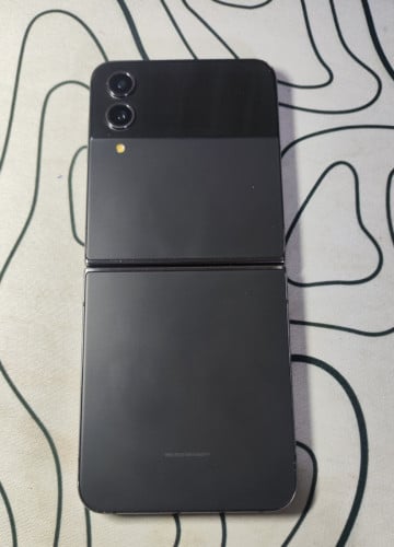 Sell Samsung Galaxy z flip 4 97% 8/128G