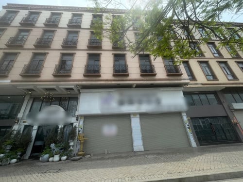Shophouse for rent in BK