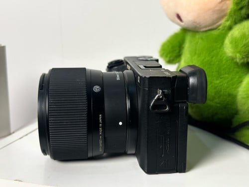 Sony A6400+ Len sigma 56mm f1.4 +  Len Kit 28-70mm