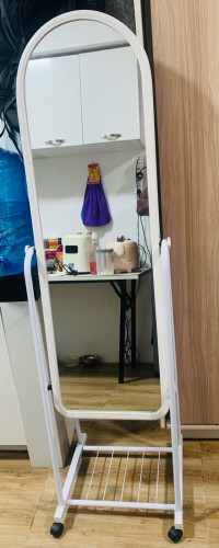 Standing mirror