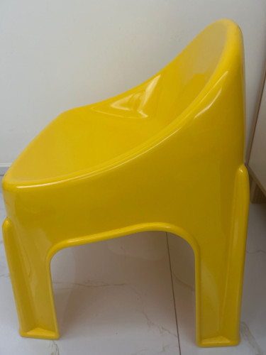Sturdy Yellow Plastic Chair (RC-