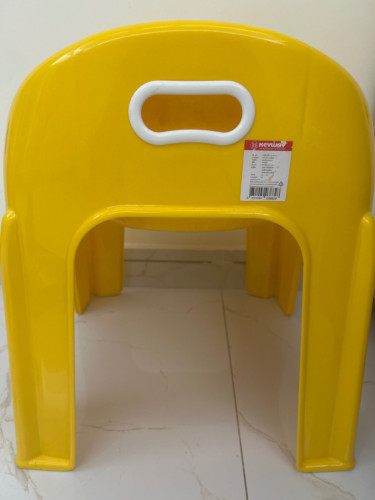 Sturdy Yellow Plastic Chair (RC-
